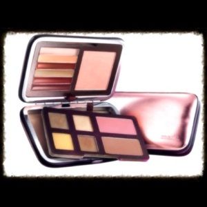 Mark. Makeup compact